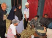 Mahasiswa KKN UNDIP Ajarkan Peternak di Desa Sunggingan Cara Pembuatan Mineral Blok sebagai Suplemen Ternak