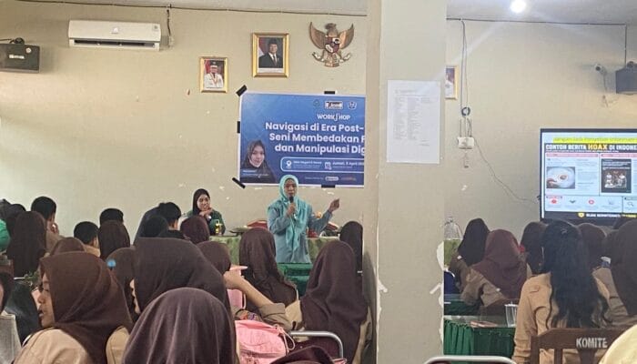 Mahasiswa Ilmu Komunikasi UIN Alauddin Makassar Gelar Workshop Literasi Digital di SMA Negeri 8 Gowa