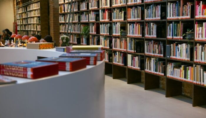 Perpustakaan dan Tantangan Menumbuhkan Minat Baca di Era Media Sosial